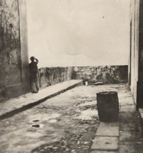 CALLE CLAVEL AL BORDE DE LA MARINA