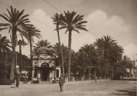PARQUE DE SAN TELMO. KIOSCO MODERNISTA Y GUARDIA URBANO