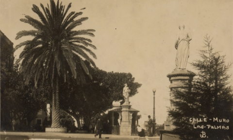 LA PLAZUELA Y ENTRADA AL PUENTE DE PIEDRA