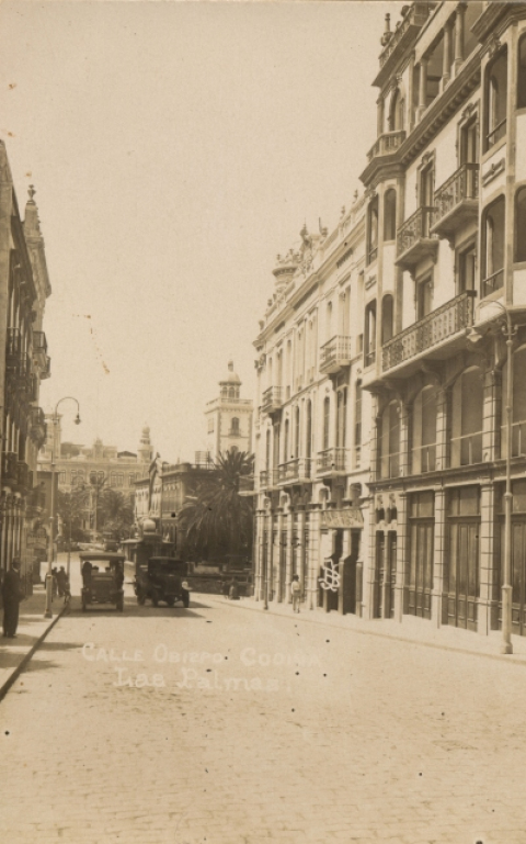 CALLE OBISPO CODINA, AL FONDO EL CASINO