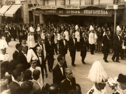 AUTORIDADES CIVILES EN LA PROCESIÓN DE SEMANA SANTA