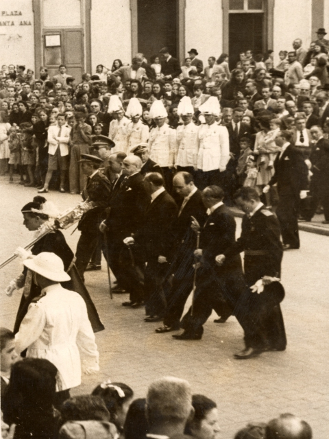 AUTORIDADES EN LA PROCESIÓN DEL PENDÓN DE LA CONQUISTA