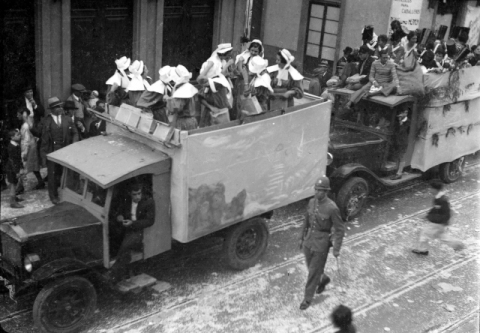 LAS ENFERMERAS DEL CARNAVAL
