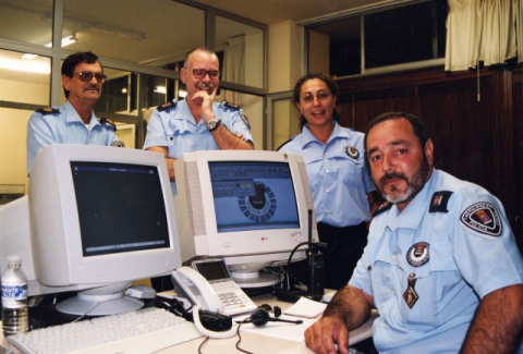 SALA DE TRANSMISIONES DE LA POLICÍA LOCAL EN MILLER BAJO