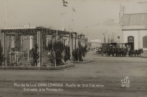 EDIFICIO MILLER Y RETRETES PÚBLICOS