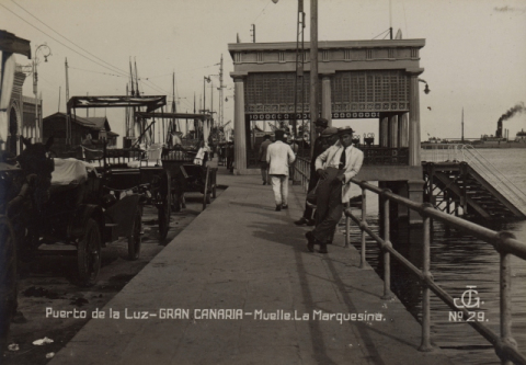 MARQUESINA DE DESEMBARCO Y PARADA DE TARTANAS
