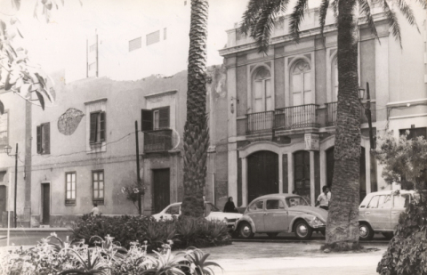 ALAMEDA DE COLÓN. DERRIBO DE LA CASA ARMAS