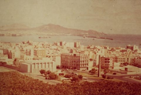 EL OBELISCO Y LAS FINCAS DE LA CALLE TOMÁS MORALES