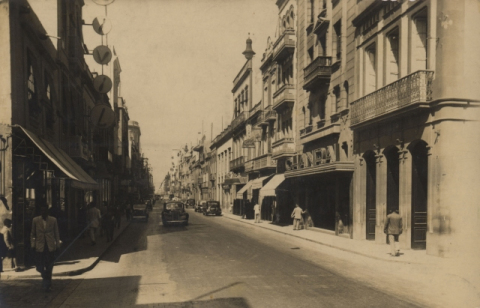 CALLE MAYOR DE TRIANA ESQUINA A LA CALLE TRAVIESO Y A CLAVEL