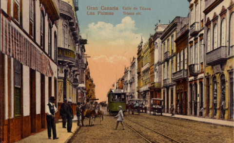 CALLE TRIANA ESQUINA ARENA, TRANVÍA Y TARTANA