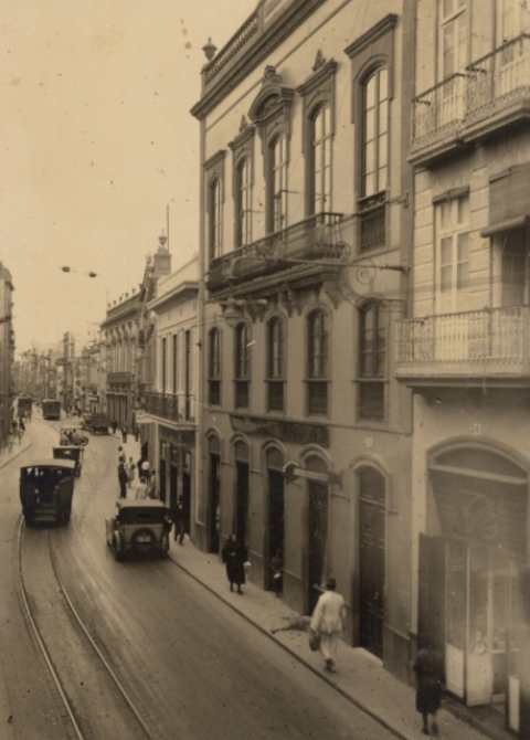 CALLE TRIANA, COCHES Y GUAGUA