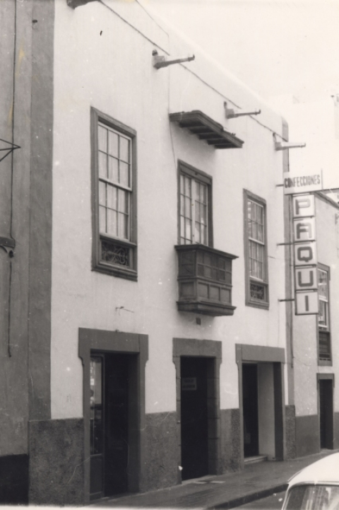 CASA COLONIAL EN LA CALLE TRAVIESO
