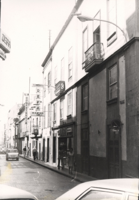 CASAS COLONIALES EN LA CALLE CANO