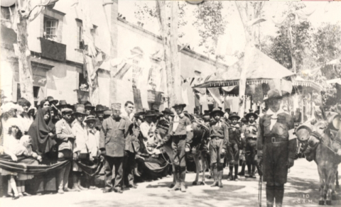 FIRMES PARA EL DESFILE