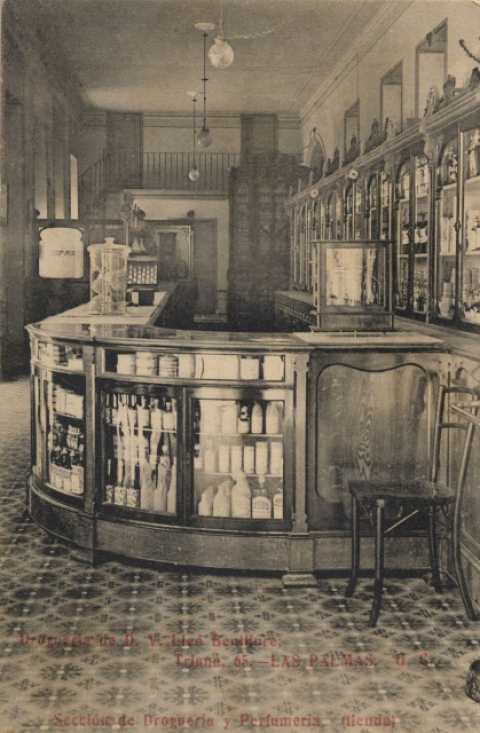 INTERIOR DE LA DROGUERÍA DE D.V. LLEO BANLLTURE. TRIANA