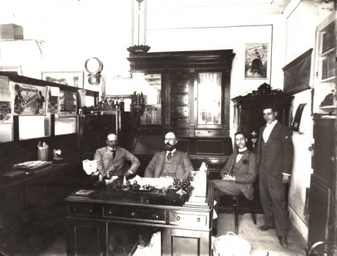 LA OFICINA DE ROQUE HIDALGO LÓPEZ