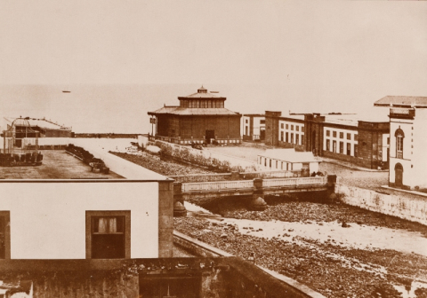 PUENTE DE PALO, PESCADERÍA Y MERCADO