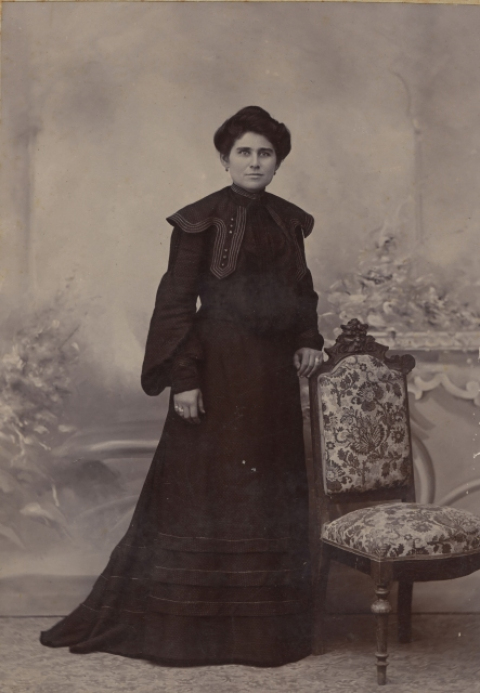 RETRATO DE SEÑORA CON LUTO LARGO