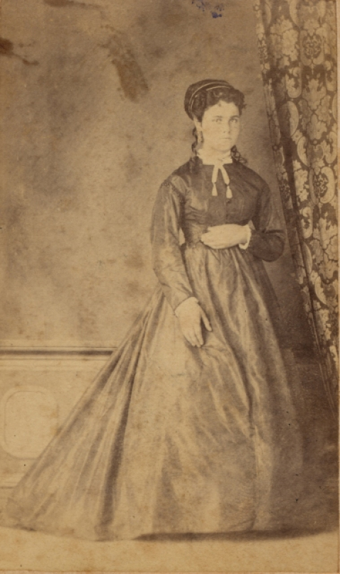 TRAJE DE COLA