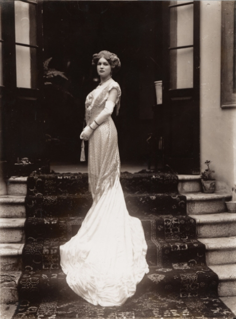 DOÑA ENCARNACIÓN MILLARES CARLÓ. REINA DE LOS JUEGOS FLORALES DE LAS PALMAS DE GRAN CANARIA.