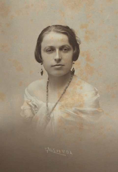 RETRATO DE SEÑORITA