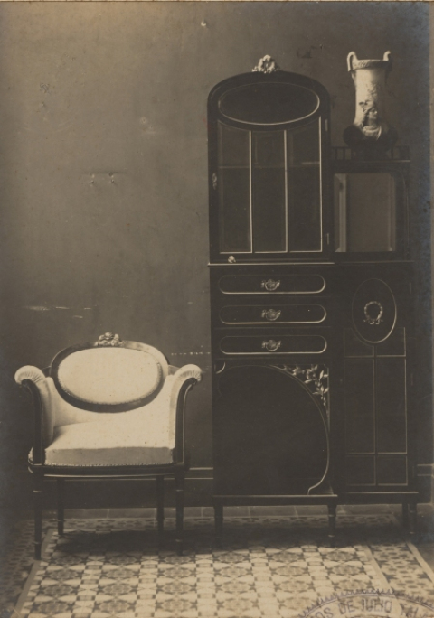 CÓMODA Y SILLÓN