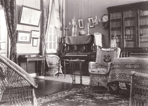 EL PIANO Y EL SALÓN
