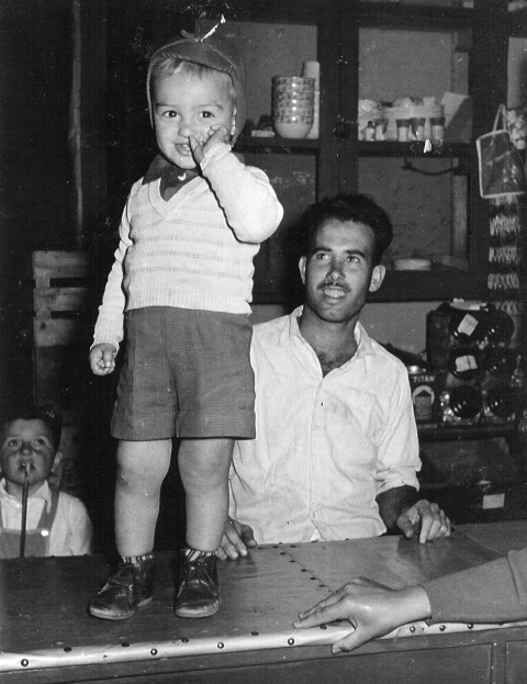RETRATO EN EL MOSTRADOR