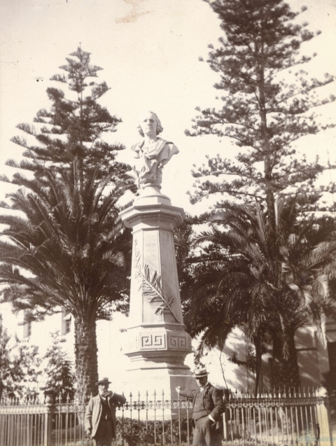 MONUMENTO A COLÓN