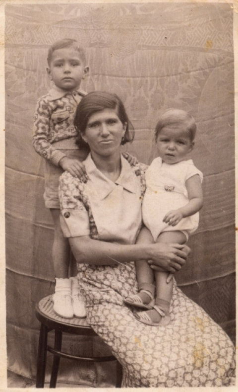 MADRE E HIJOS