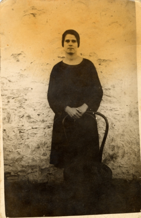 MUJER DE LUTO