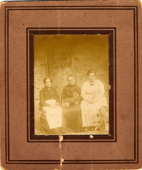 MUJERES DE LA FAMILIA