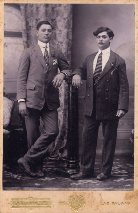 RETRATO DE JÓVENES
