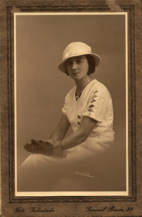 RETRATO DE SEÑORITA