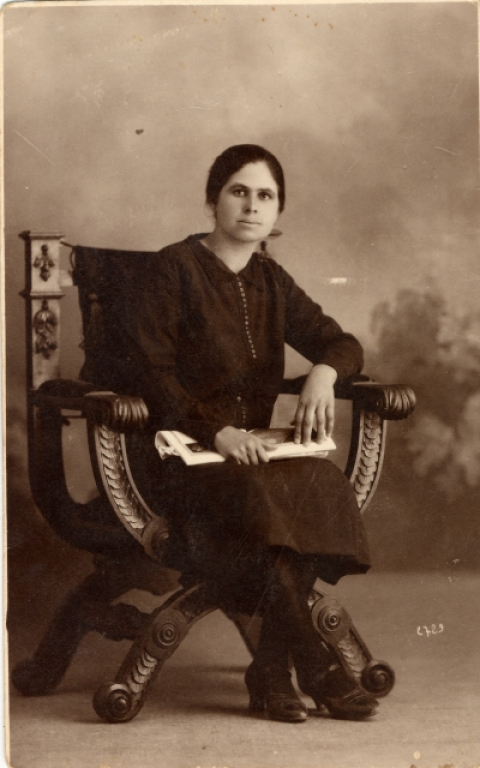 SEÑORA LECTORA