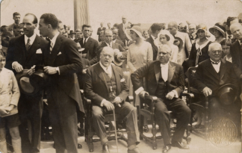 AUTORIDADES EN LA INAUGURACIÓN DEL MONUMENTO A PÉREZ GALDÓS