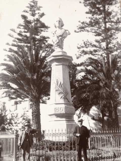 MONUMENTO A COLÓN
