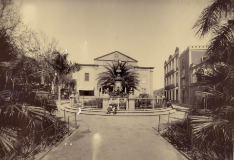 PLAZOLETA Y MONUMENTO A CAIRASCO, ANTIGUO CASINO