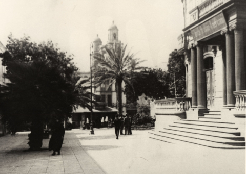 PLAZA HURTADO DE MENDOZA