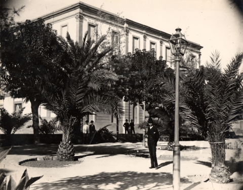 PLAZA HURTADO DE MENDOZA