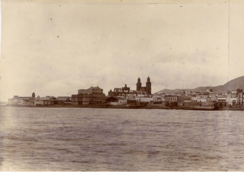VEGUETA Y LA CATEDRAL DESDE EL MAR