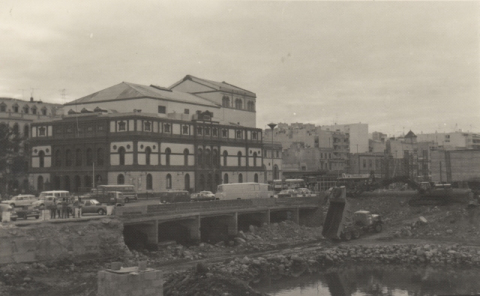 OBRAS EN EL GUINIGUADA FRENTE AL TEATRO PEREZ GALDOS