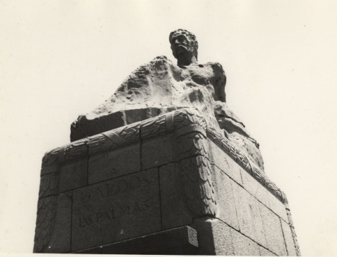 MONUMENTO A DON BENITO PÉREZ GALDÓS EN EL MUELLE DE SAN TELMO