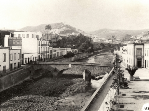 PUENTE DE PIEDRA SOBRE EL GUINIGUADA