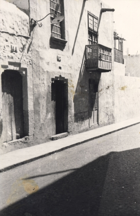 CALLE LÓPEZ BOTAS, CASAS COLONIALES CON ARCOS CONOPIALES