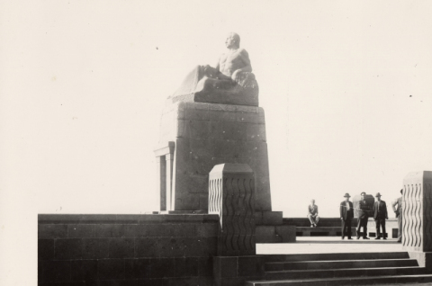 MONUMENTO A PÉREZ GALDÓS