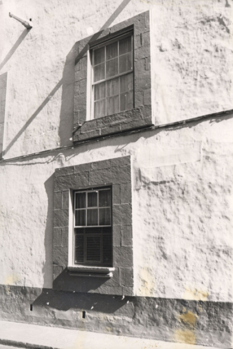CALLE LÓPEZ BOTAS, VENTANALES DE LA CASA MANRIQUE