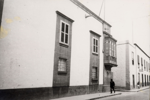 CALLE LOS REYES ESQUINA DR. CHILL. CASA CONDAL