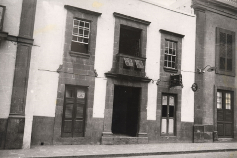 CASAS COLONIALES EN LA CALLE FELIPE DE MASSIEU