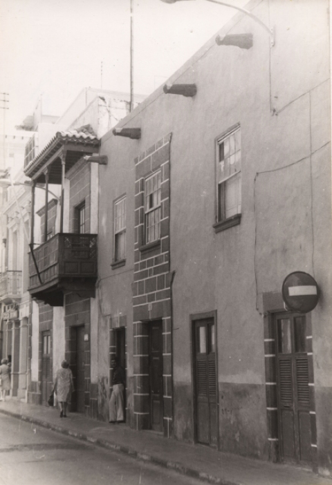 CALLE CANO. CASAS COLONIALES Y BALCÓN